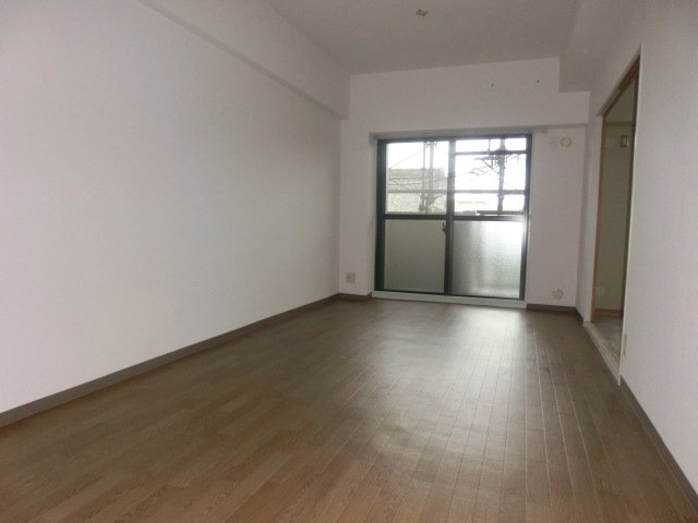 大阪市淀川区三国本町３丁目の賃貸マンションの居間・リビング