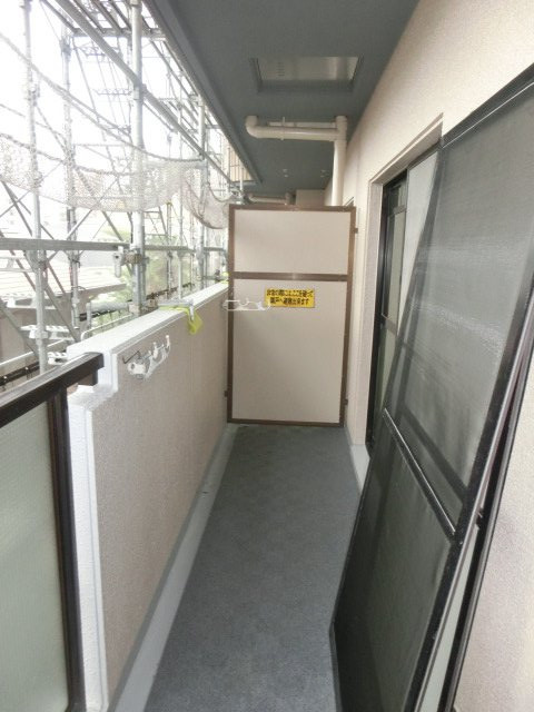大阪市淀川区三国本町３丁目の賃貸マンションのバルコニー
