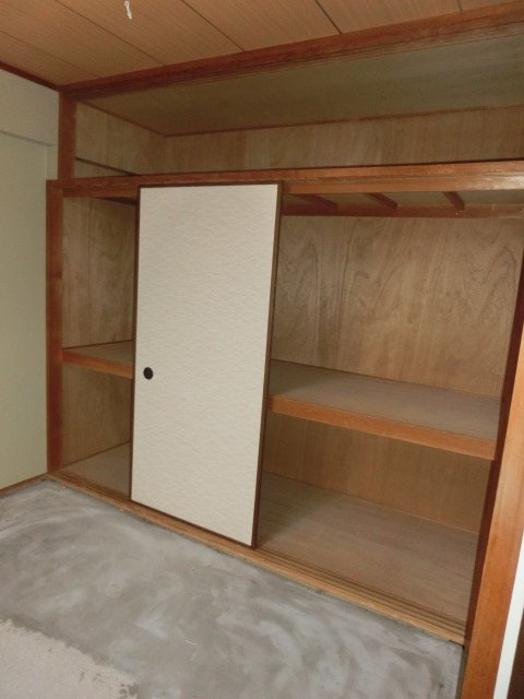 大阪市淀川区三国本町３丁目の賃貸マンションの収納