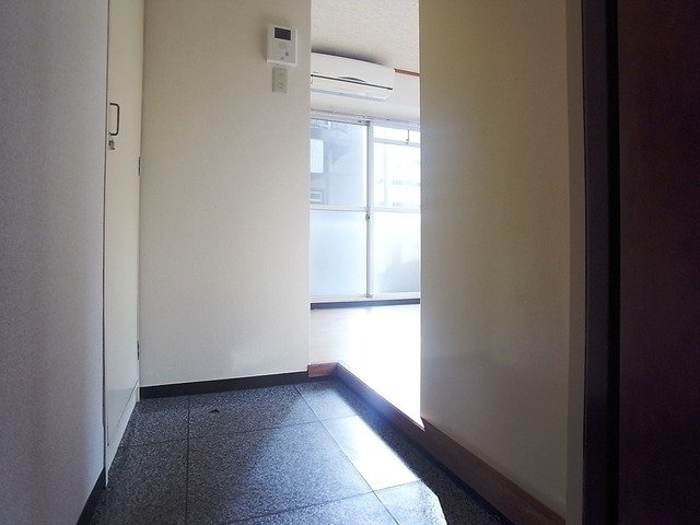 サンシャイン山手の玄関