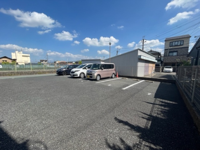 ソシア・ポレポレの駐車場