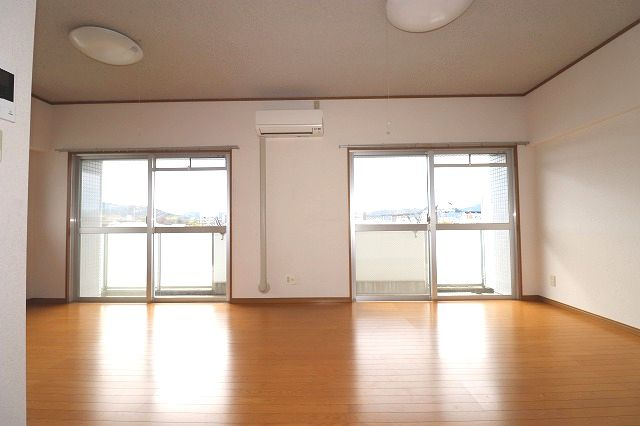 メゾンふだばの居間・リビング|ゆったり過ごせる居間です