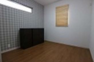 【洋室】 | 伊丹市荻野８丁目中古戸建 | 洋室です♪アクセントクロスもお洒落ですね（＾＾）