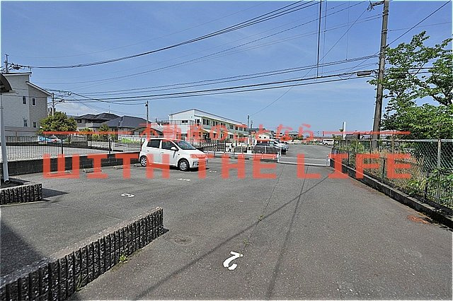 アムール東櫛原【10,000円キャッシュバック対象物件】の駐車場|駐車スペースもあります