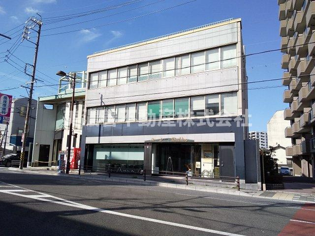 ５４６２３　岐阜市長良丘住居付店舗の外観