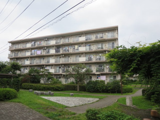 【外観】 | 南東向き、前面棟間隔広く陽当り・通風良好です
