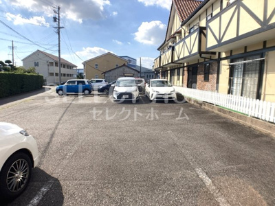 【駐車場】 | ネイ・フリーデン | 駐車場に車を止められます