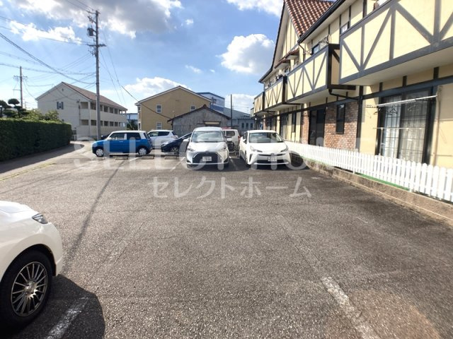 【駐車場】 | ネイ・フリーデン | 駐車場に車を止められます