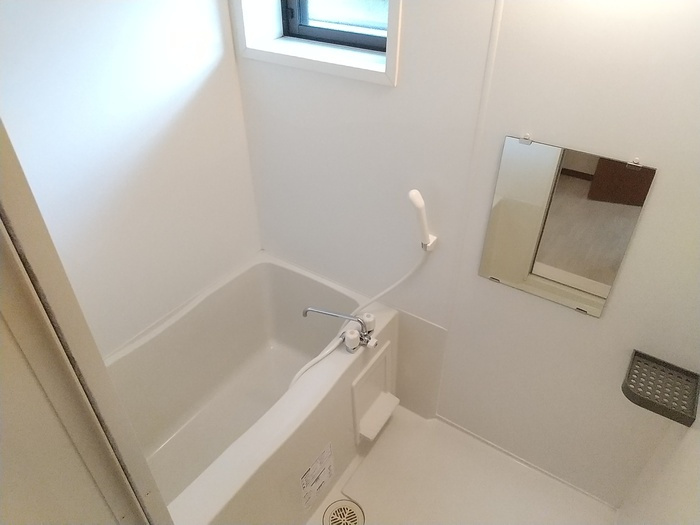 ヴァンヴェールBの浴室