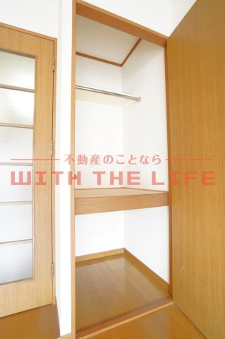 コンフォールHI【キャッシュバック対象物件】の収納|バルコニー付きです