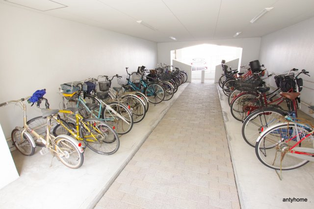 大阪市淀川区東三国２丁目の賃貸マンションの駐車場