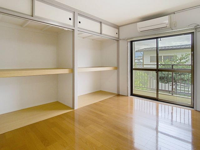 秀山ビルの居間・リビング