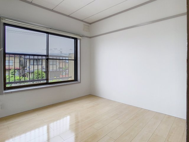 秀山ビルの洋室