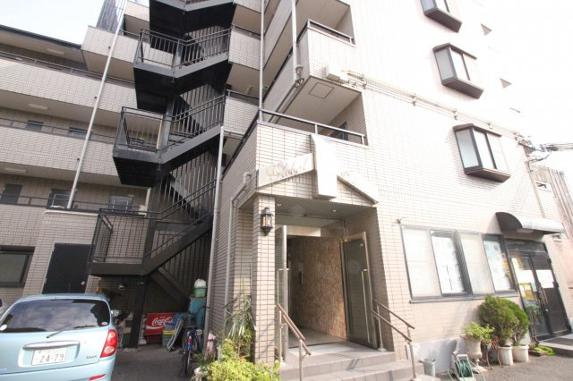 東大阪市友井３丁目の賃貸マンションのエントランス