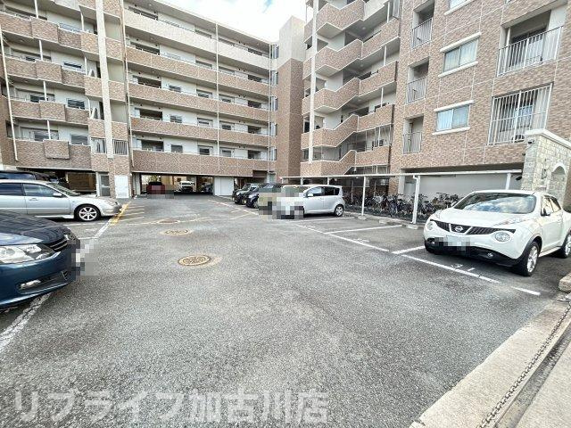 リベール明日都つつじ野の駐車場
