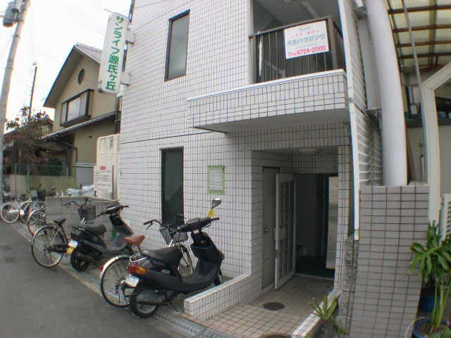 サンライフ源氏ケ丘のエントランス