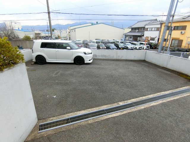 メルベーユの駐車場
