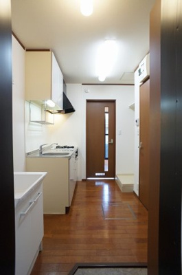 【ロビー】 | サクラソウ戸田 | ブラウン色で統一感のある落ち着き有る室内です。