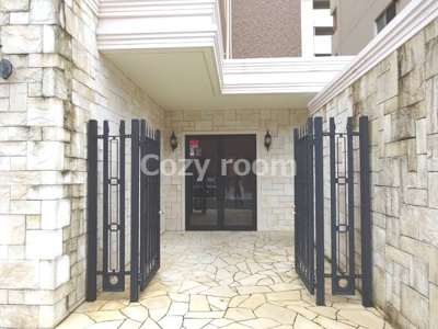 【エントランス】 | サムティ江坂JuReve | ゆとりのあるお洒落なエントランスです