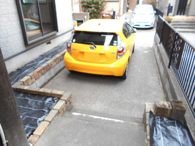 【駐車場】 | 中古　草加市北谷2丁目　全1棟　1号棟 | ・草加バス便13分停徒歩４分・駐車場1台・南東向き・庭付・４LDKとワイドバルコニー・松原小・栄中・