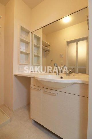 プレミアムの独立洗面台|2021年撮影。現況と異なる場合がございます。