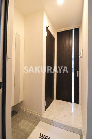 プレミアムの玄関|2021年撮影。現況と異なる場合がございます。