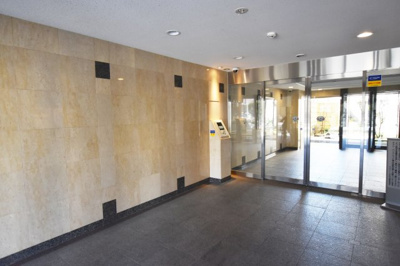 【エントランス】 | コンファーレ戸田公園 | 落ち着いたエントランスです