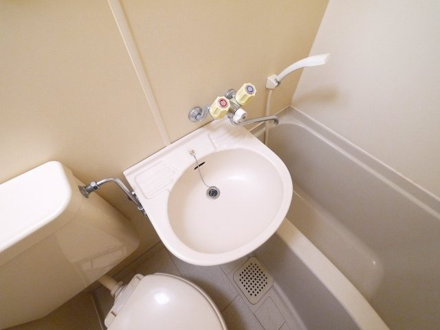 ブレスト北之庄Ⅴの設備|お風呂には洗面台もついてます。