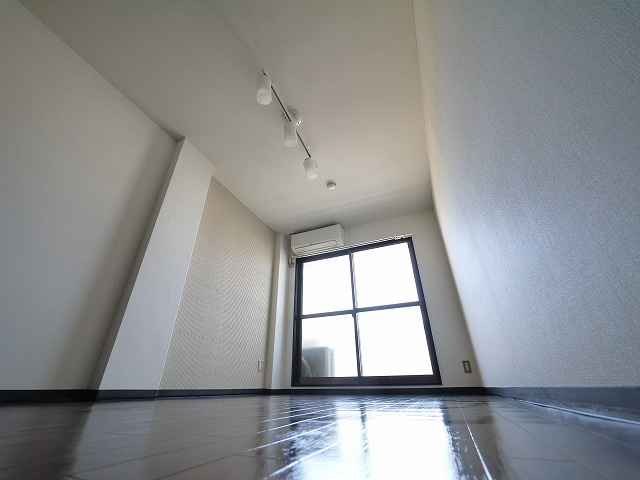 ブレスト北之庄Ⅴの洋室|ゆったりした洋室です