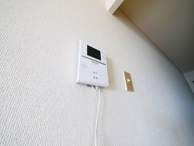ブレスト北之庄Ⅴのセキュリティ|お顔が見えるモニター付きインターホンで安心。