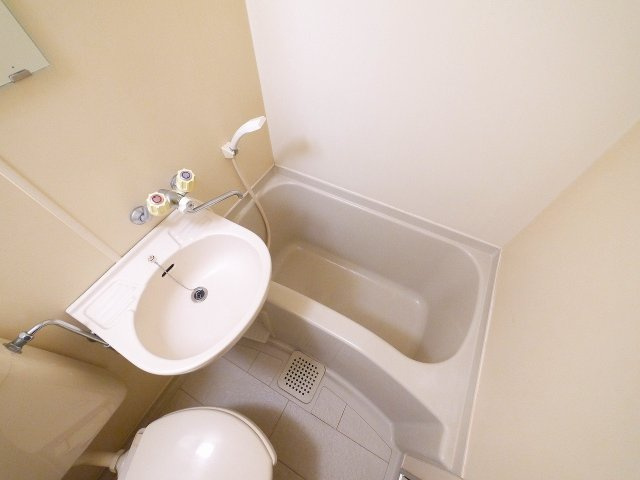 ブレスト北之庄Ⅴの浴室|お掃除もし易いユニットバスタイプ。