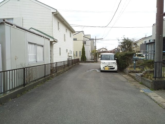 【前面道路含む現地写真】 | 東金市田間　土地　上物有り