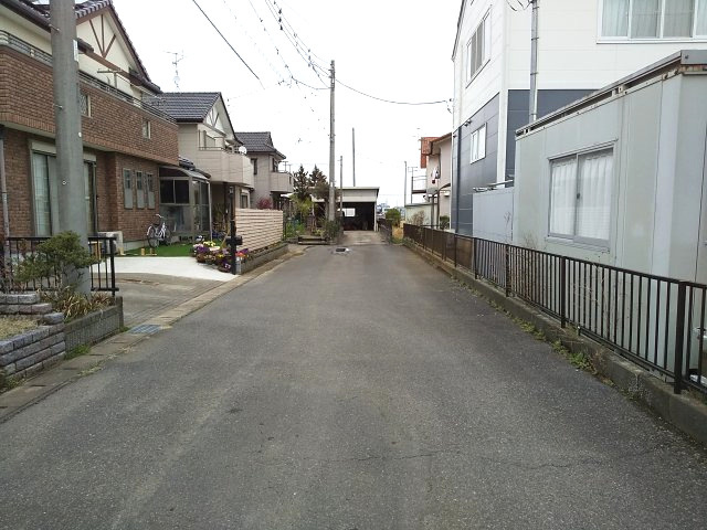 【前面道路含む現地写真】 | 東金市田間　土地　上物有り