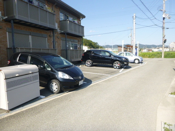 アコードデファンの駐車場