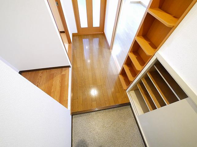 なら南新町マンションの玄関|ゆったりとした玄関です