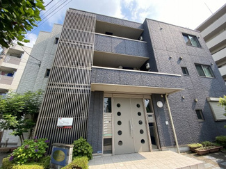 【外観】 | 積水ハウス施工の賃貸住宅シャーメゾン♪南武線「宿河原」駅から徒歩5分の3階建てマンション♪コンビニも近くて便利な住環境です☆
