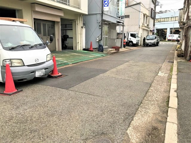 神装コーポの駐車場
