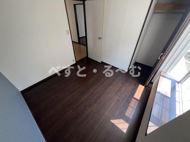 ヴィレッジコート山手の洋室