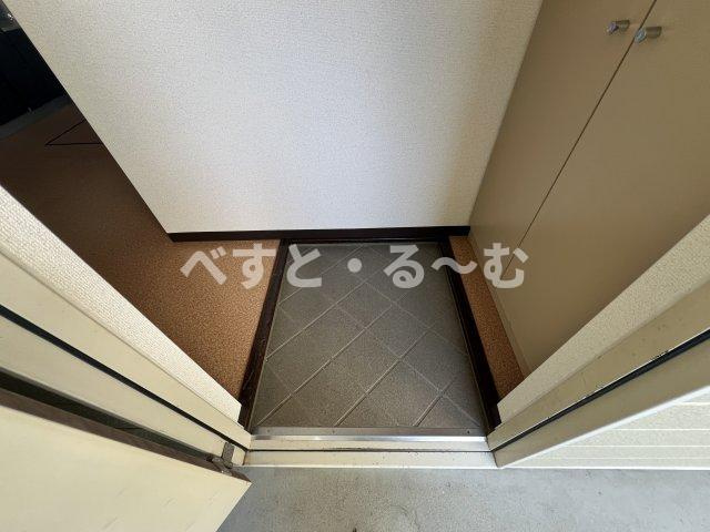 ヴィレッジコート山手の玄関