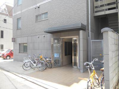 シャイン東山のエントランス