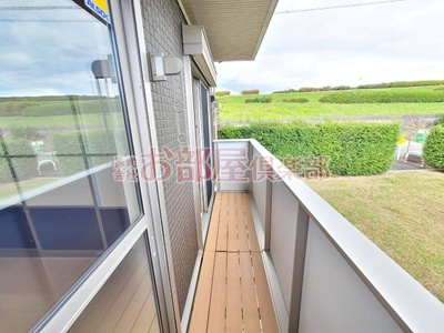 グランアルファKのバルコニー|暖かな日差しのふりそそぐバルコニー