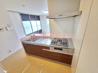 グランアルファKのキッチン|3口コンロ+グリル付き