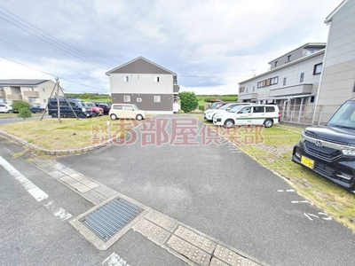 グランアルファKの駐車場|広々とした駐車場完備です