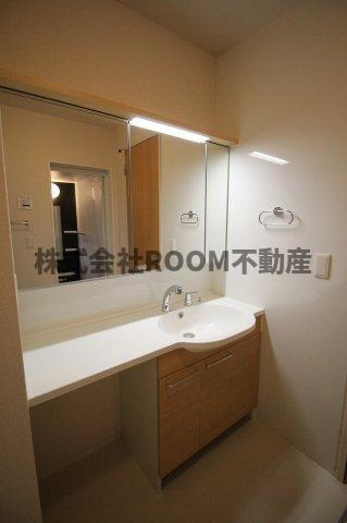 ボナールTOMOの洗面所|明るい洗面所です