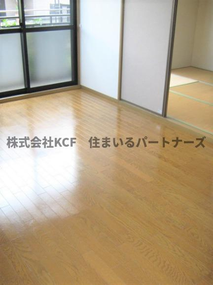 ルミエールⅠの居間・リビング|こちらのリビングで趣味の時間をお楽しみください