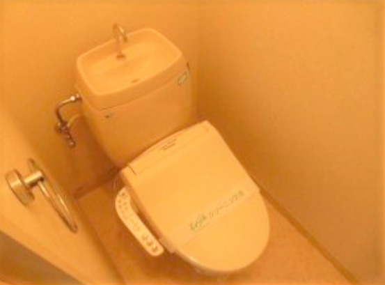 フラワーガーデン津福D棟のトイレ|コンパクトで使いやすいトイレです