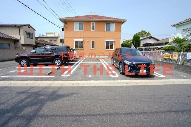 プレフェランス【キャッシュバック対象物件】の駐車場|駐車場に車を止められます