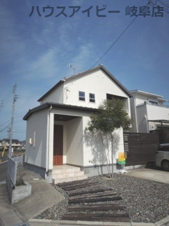 【外観】 | 岐阜市上川手　中古戸建て　築5年！ウッドデッキのついた明るいリビング♪茶所駅まで10分！お車3台可能