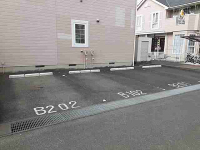 【駐車場】 | ラフィーネＢ