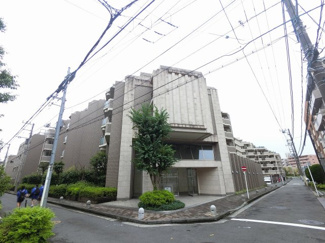 【外観】 | 総戸数１４６戸、２０００年２月築、管理人は日勤勤務につき管理体制良好です♪